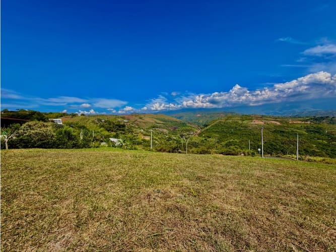Lote en venta en Potrerito, Jamundí, 1684 m² · foto 2 de 24