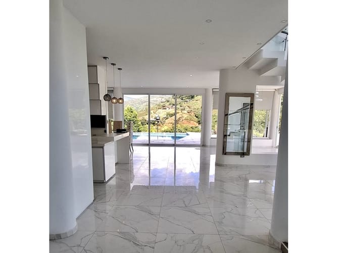Casa de 7 alcobas en venta en Potrerito, Jamundí, 700 m² · foto 3 de 21