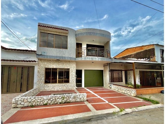 Casa de 7 alcobas en venta en Recreo, Palmira, 700 m² · foto 2 de 24