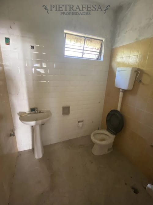 Local en alquiler, 1 baño, patio, cochera. Union. · Foto 6