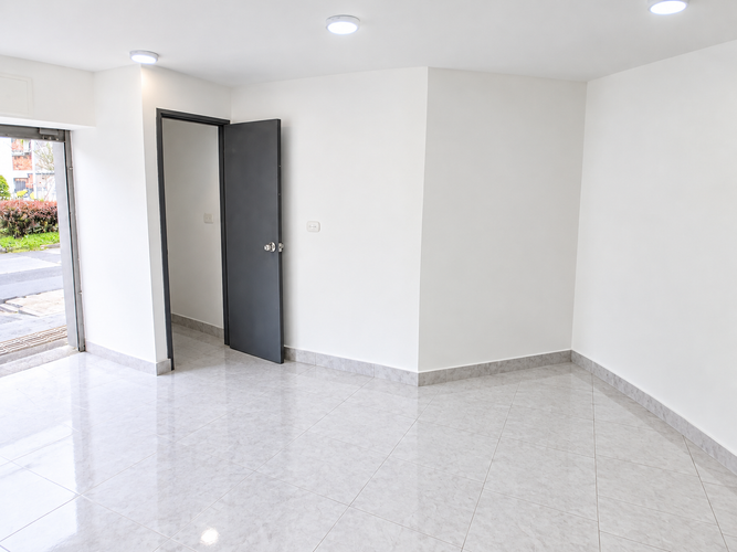 Local en arriendo en La América, Medellín, 24 m² · foto 9 de 10