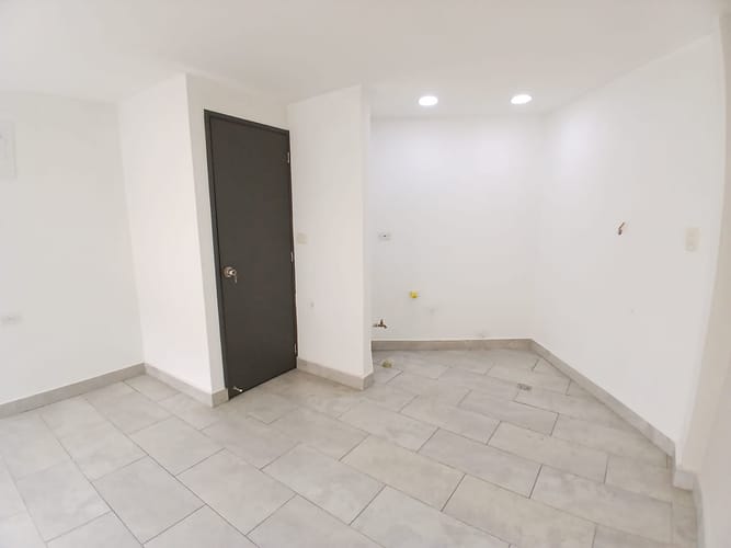 Local en arriendo en La América, Medellín, 22 m² · foto 8 de 10