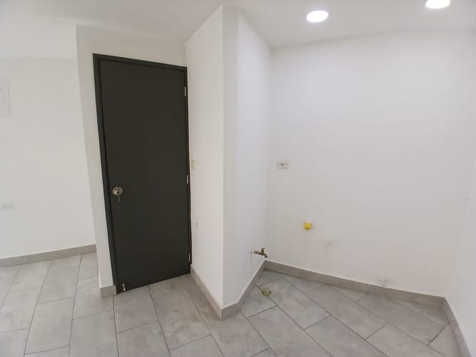Local en arriendo en La América, Medellín, 22 m² · foto 9 de 10