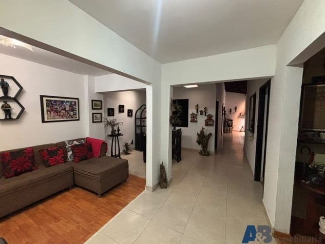 Casa en venta en Zona Industrial No. 1, Itagüí · foto 7 de 19