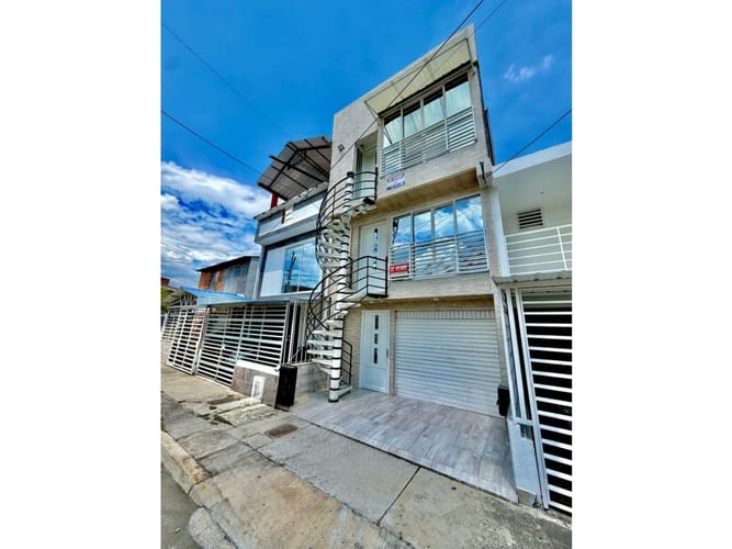 Casa de 5 alcobas en venta en Quintas Paraiso Malibu, Palmira, 176 m² · foto 2 de 24