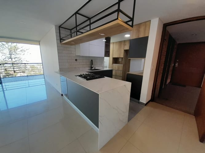 Apartamento de 2 alcobas en arriendo en Los Naranjos, Medellín, 118 m² · foto 2 de 19