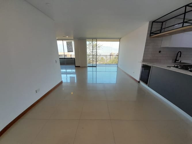 Apartamento de 2 alcobas en arriendo en Los Naranjos, Medellín, 118 m² · foto 5 de 19
