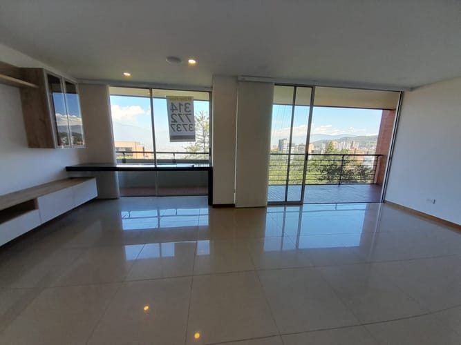 Apartamento de 2 alcobas en arriendo en Los Naranjos, Medellín, 118 m² · foto 6 de 19