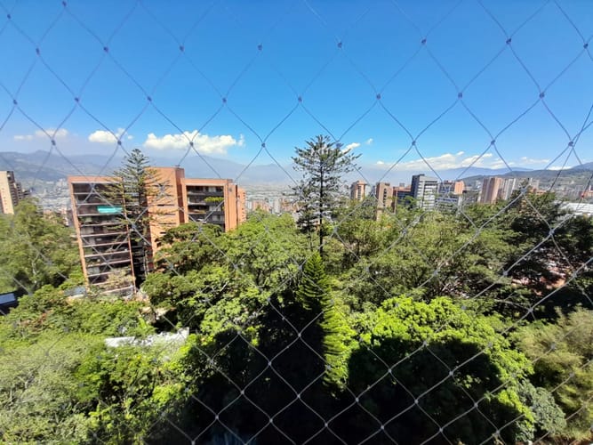 Apartamento de 2 alcobas en arriendo en Los Naranjos, Medellín, 118 m² · foto 9 de 19
