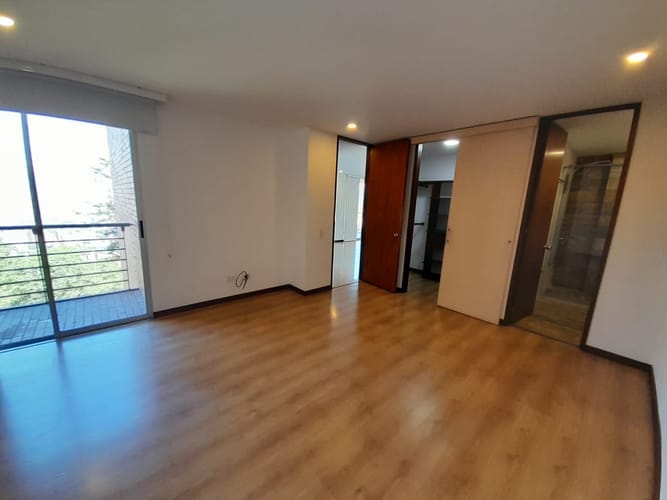 Apartamento de 2 alcobas en arriendo en Los Naranjos, Medellín, 118 m² · foto 12 de 19