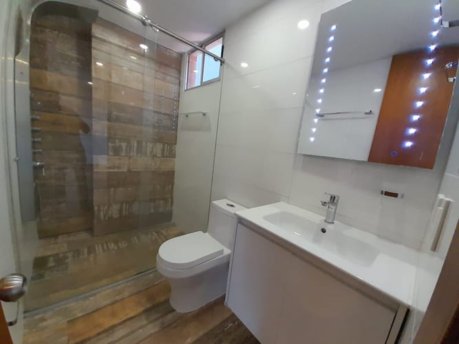 Apartamento de 2 alcobas en arriendo en Los Naranjos, Medellín, 118 m² · foto 15 de 19