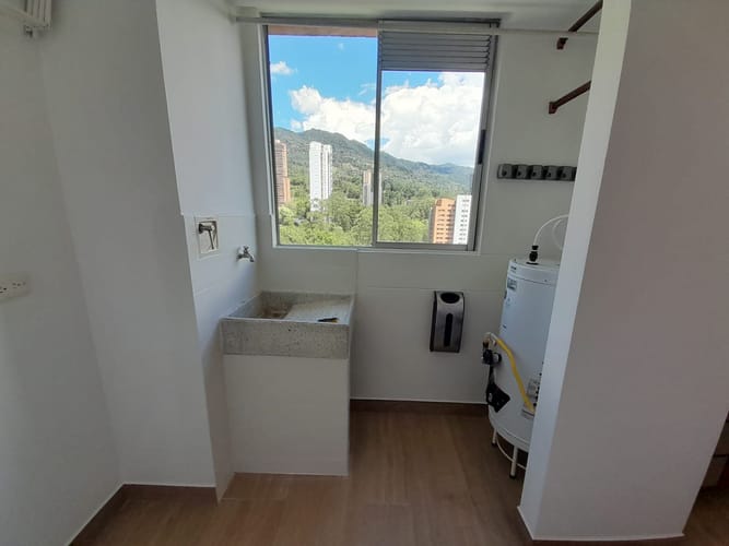 Apartamento de 2 alcobas en arriendo en Los Naranjos, Medellín, 118 m² · foto 17 de 19