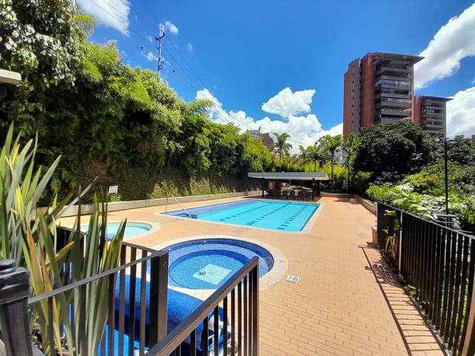 Apartamento de 2 alcobas en arriendo en Los Naranjos, Medellín, 118 m² · foto 18 de 19
