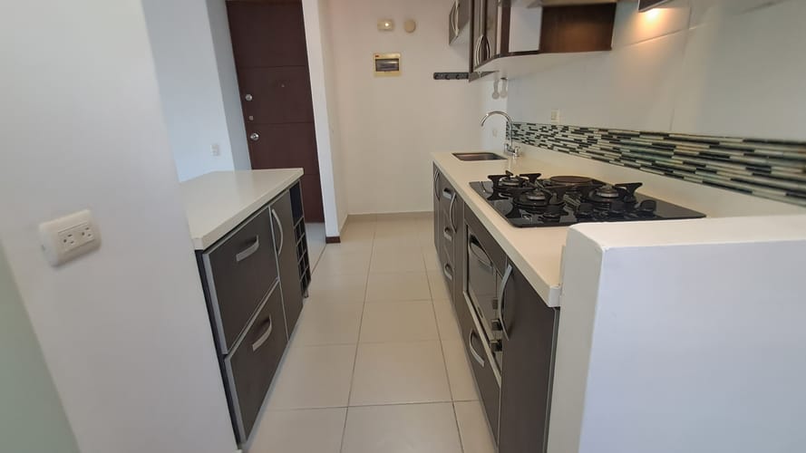 Apartamento de 2 alcobas en arriendo en Loma Del Esmeraldal, Envigado, 68 m² · foto 2 de 18