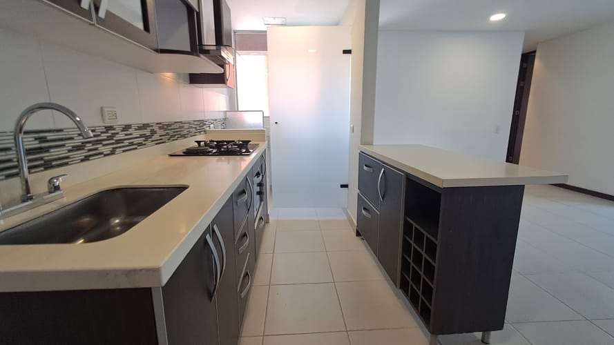 Apartamento de 2 alcobas en arriendo en Loma Del Esmeraldal, Envigado, 68 m² · foto 3 de 18