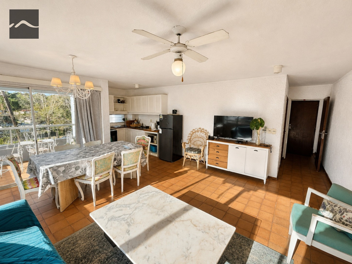 Apartamento esquinero, luminoso y equipado sobre Roosevelt. 2 dormitorios, 2 baÃ±os · Foto 2