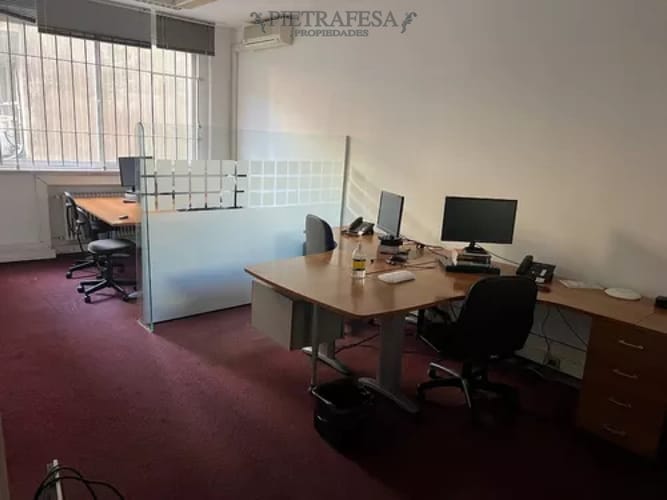 Oficina en alquiler, 10 privados, 3baños, cocina, amueblada. Ciudad Vieja. · Foto 6