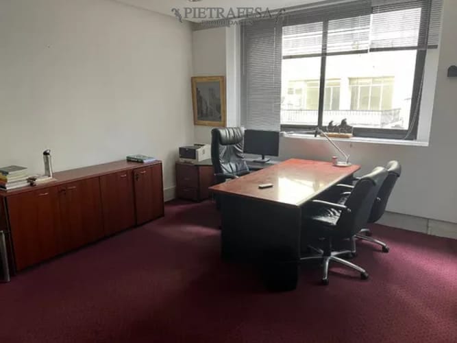 Oficina en alquiler, 10 privados, 3baños, cocina, amueblada. Ciudad Vieja. · Foto 7