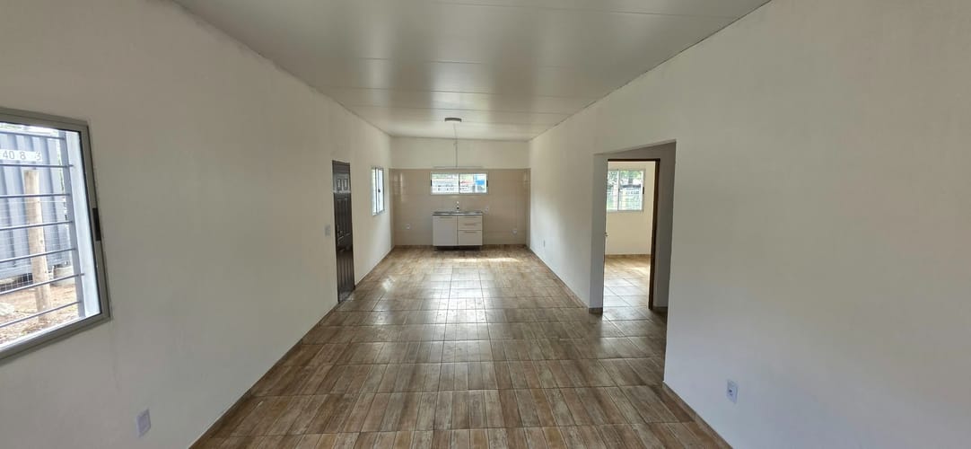 Muy linda casa a estrenar, al frente, de presencia y excelente metraje 66 m2 habitables, 220 m2 de terreno, entrada lateral vehicular, jardín, fondo, 2 dormitorios. · Foto 3
