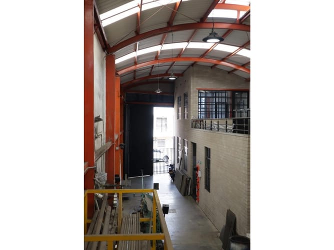 Bodega en venta en Cristo Rey, Medellín, 310 m² · foto 2 de 14