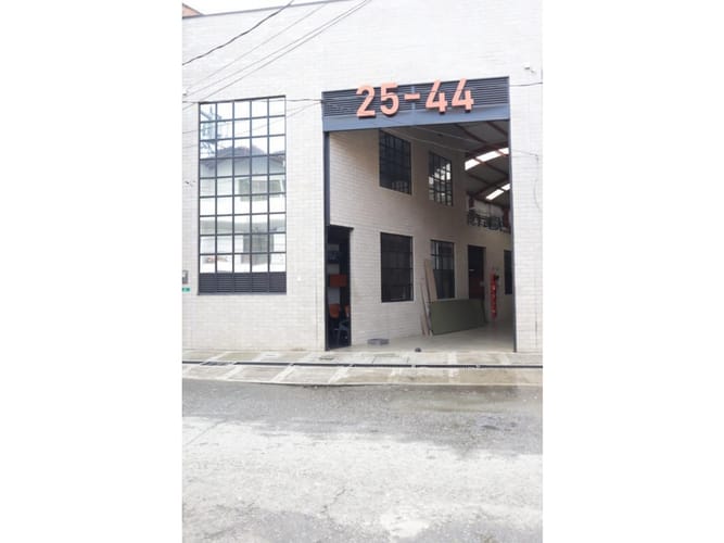 Bodega en venta en Cristo Rey, Medellín, 310 m² · foto 4 de 14