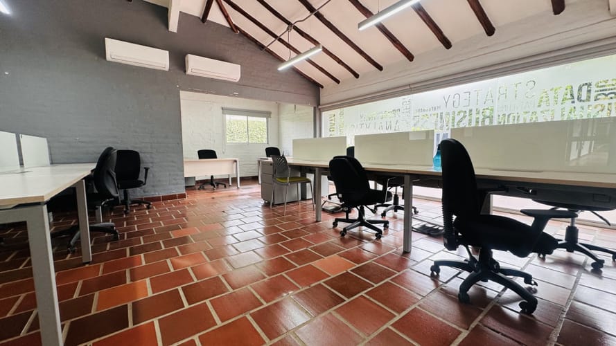 Casa de 17 alcobas en arriendo en Pance, Cali, 700 m² · foto 2 de 24