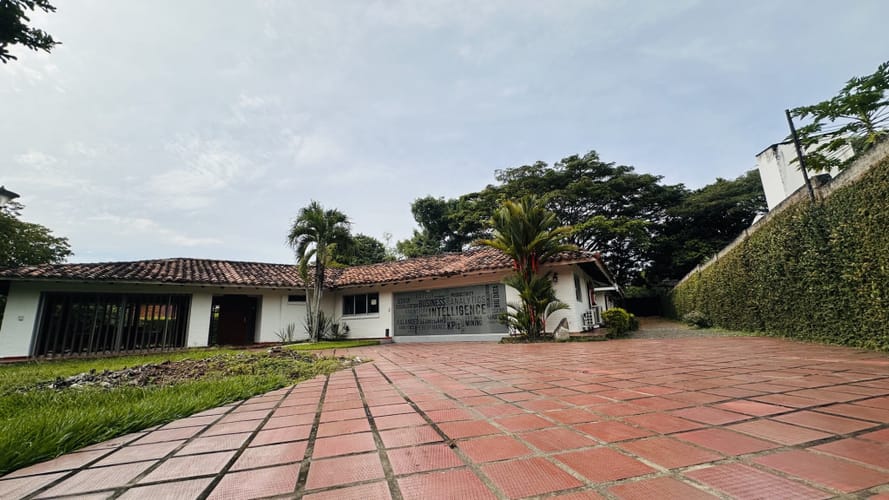 Casa de 17 alcobas en arriendo en Pance, Cali, 700 m² · foto 3 de 24