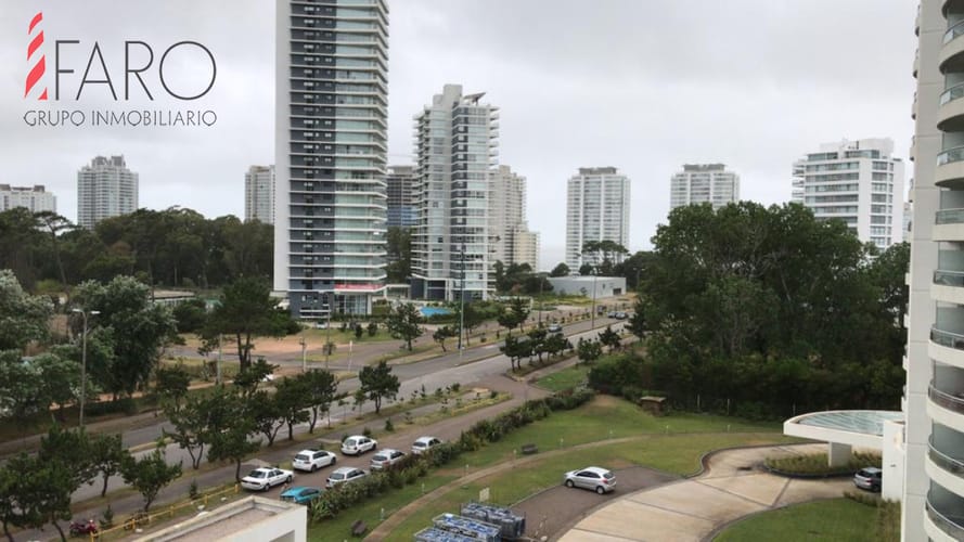 Apartamento en Roosevelt 2 dormitorios con cochera