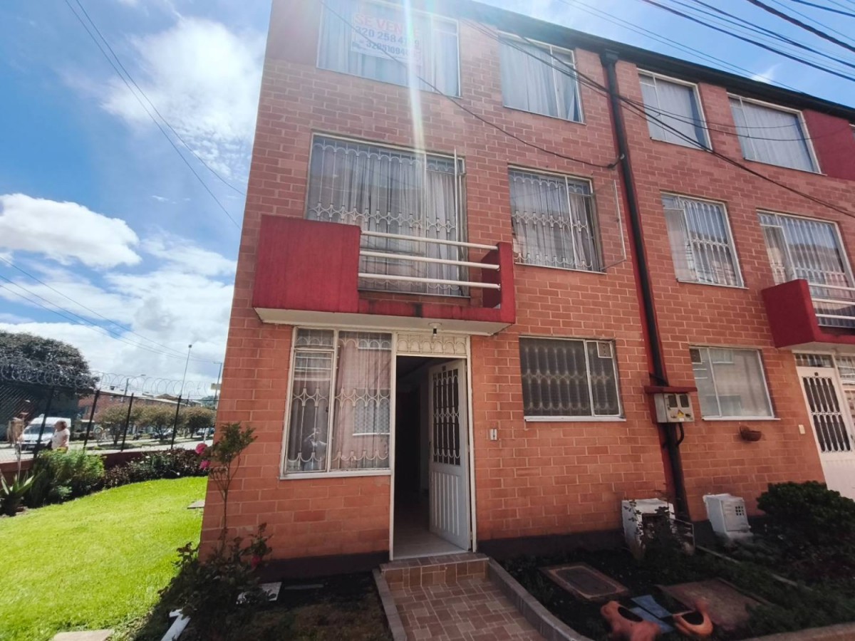 Casa en venta en Plaza Imperial Centro Comercial, Bogotá · foto 2 de 20