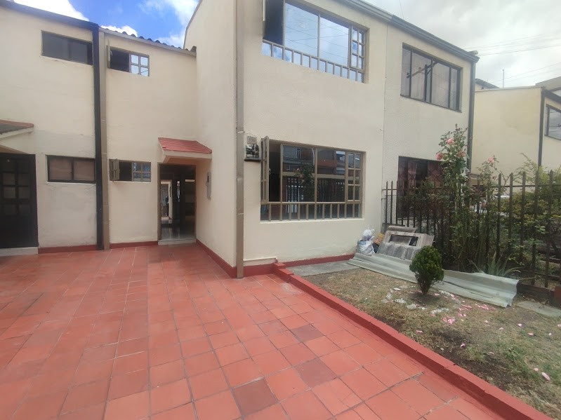 Casa en venta en Kennedy Central, Bogotá · foto 3 de 24