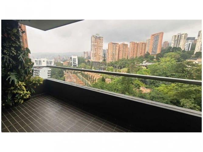 Apartamento en venta en Los Naranjos, Medellín · foto 3 de 16