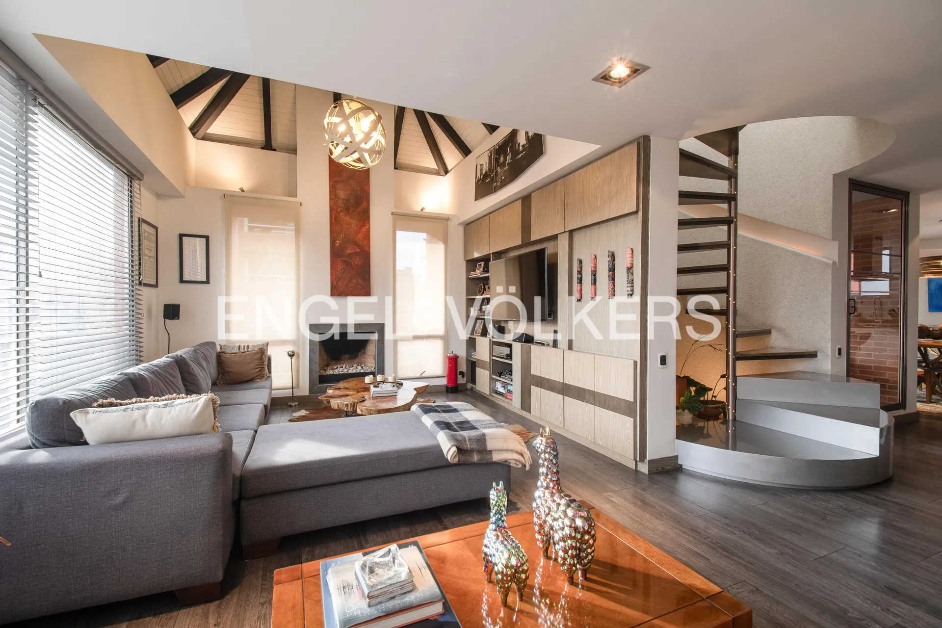 Apartamento en venta en Los Rosales, Bogotá · foto 2 de 18