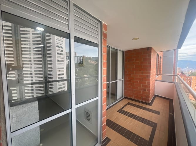 Apartamento de 3 alcobas en arriendo en Loma Del Indio, Medellín, 77 m² · foto 2 de 13
