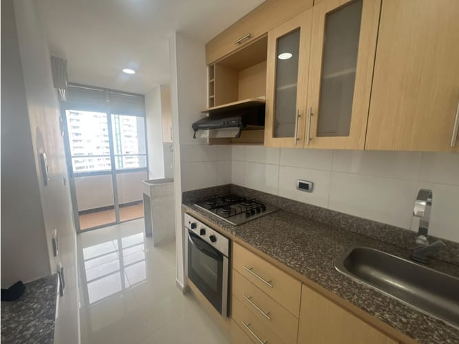 Apartamento de 3 alcobas en arriendo en Loma Del Indio, Medellín, 77 m² · foto 5 de 13
