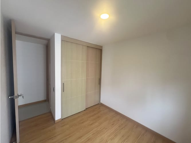 Apartamento de 3 alcobas en arriendo en Loma Del Indio, Medellín, 77 m² · foto 9 de 13