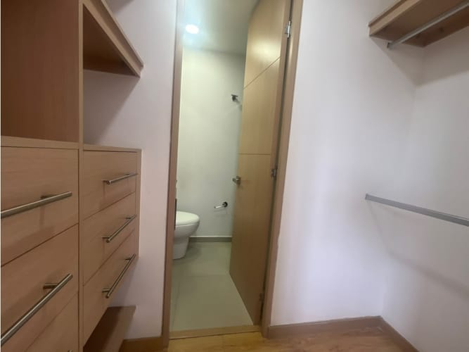 Apartamento de 3 alcobas en arriendo en Loma Del Indio, Medellín, 77 m² · foto 10 de 13