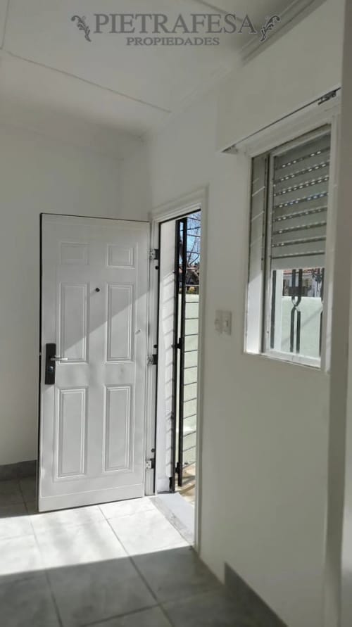 Casa en alquiler, 1dormitorio, 1 baño, patio, cochera. Maroñas. · Foto 2