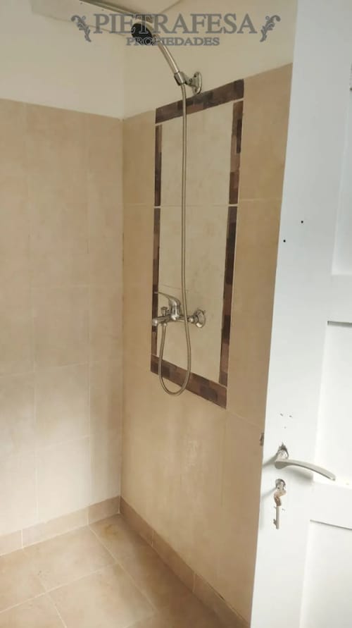 Casa en alquiler, 1dormitorio, 1 baño, patio, cochera. Maroñas. · Foto 8