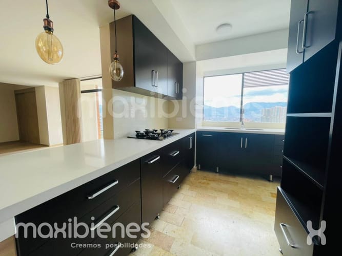 Apartamento de 3 alcobas en arriendo en San Lucas, Medellín, 170 m² · foto 2 de 16