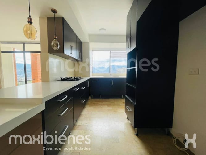 Apartamento de 3 alcobas en arriendo en San Lucas, Medellín, 170 m² · foto 3 de 16