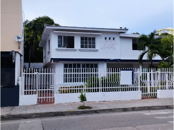 Casa de 9 alcobas en arriendo en Manga, Cartagena, 500 m² · foto 2 de 3