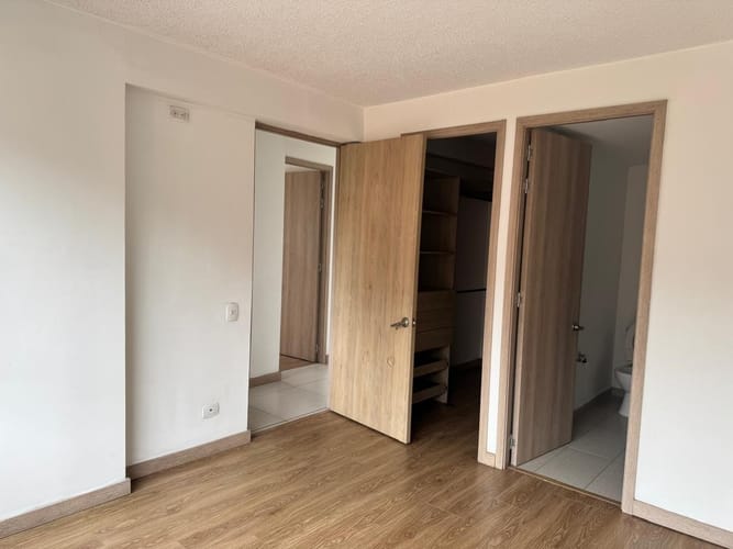Apartamento de 2 alcobas en arriendo en El Poblado, Medellín, 102 m² · foto 13 de 19