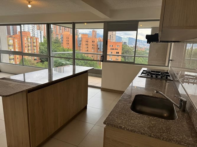 Apartamento de 2 alcobas en arriendo en El Poblado, Medellín, 102 m² · foto 6 de 19