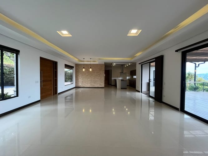 Casa de 3 alcobas en venta en El Retiro, 412 m² · foto 2 de 20
