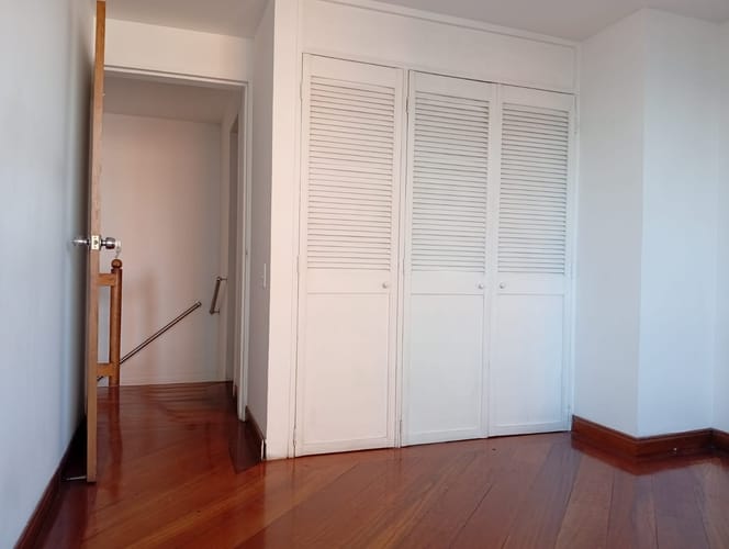Apartamento de 3 alcobas en arriendo en Los Naranjos, Medellín, 121 m² · foto 4 de 13