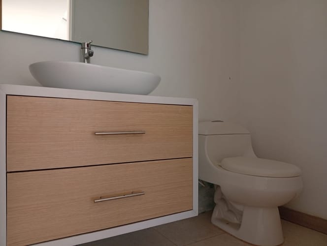 Apartamento de 3 alcobas en arriendo en Los Naranjos, Medellín, 121 m² · foto 10 de 13
