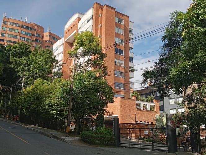 Apartamento de 3 alcobas en arriendo en Los Naranjos, Medellín, 121 m² · foto 13 de 13