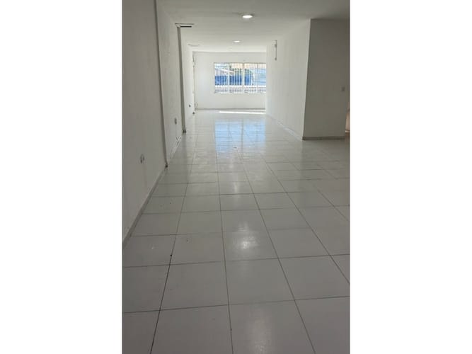 Oficina en arriendo en España, Cartagena, 85 m² · foto 2 de 7