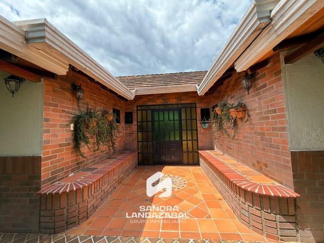 Casa de 3 alcobas en venta en Co. Hacienda San Miguel, Piedecuesta, 300 m² · foto 2 de 24