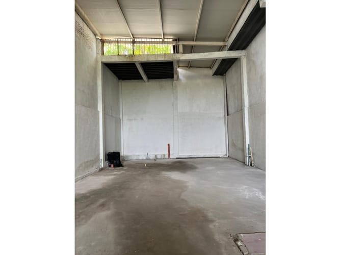 Bodega en venta en La Esperanza, Cartagena, 218 m² · foto 3 de 6